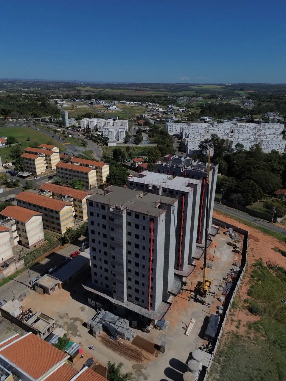 Imagem aérea real dos edifícios em construção